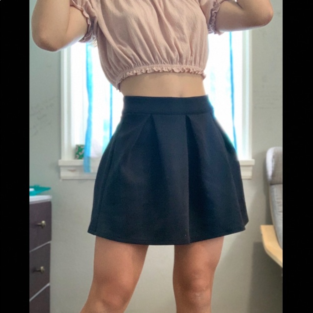 Black pleated skirt